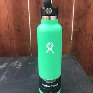 NWT 24 oz. Hydro Flask